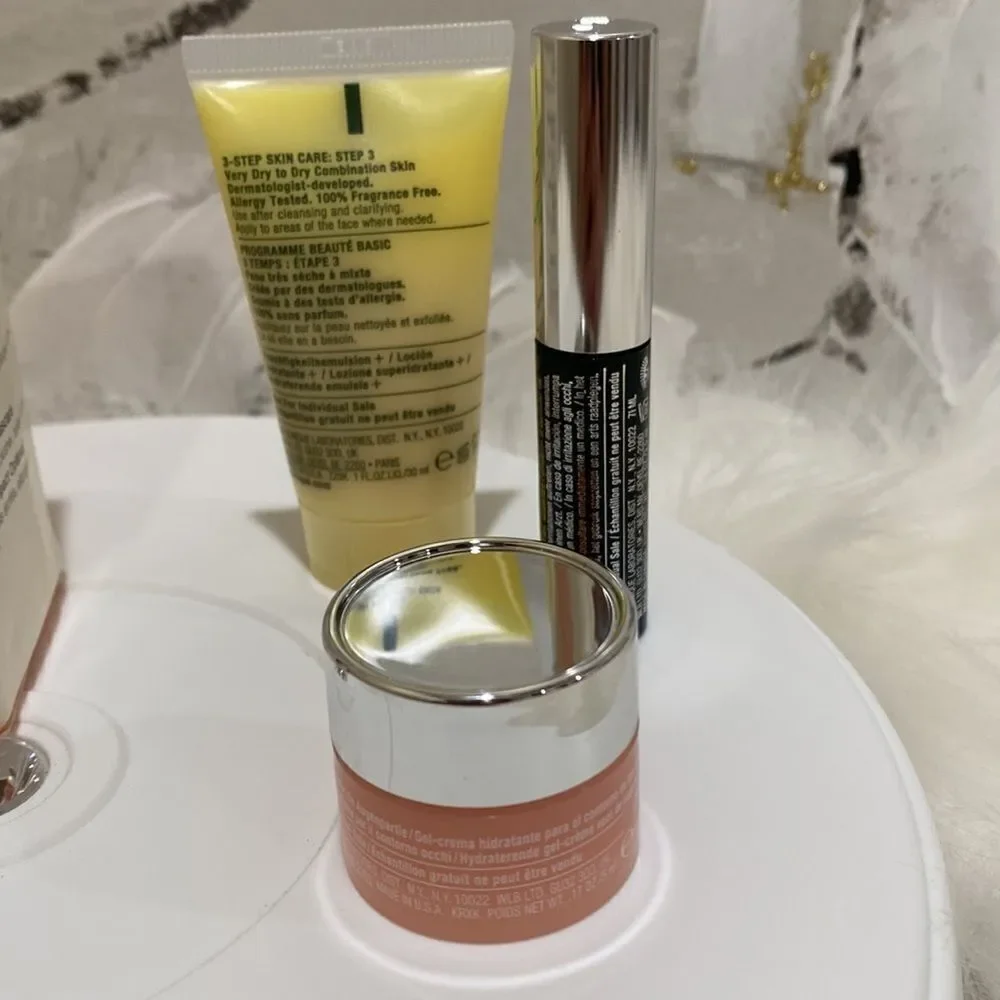LANCÔME cosmetic bag & Clinique fan favorites